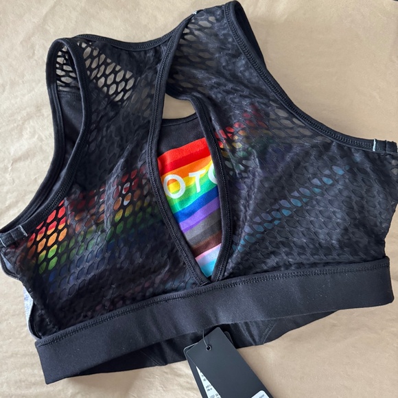 NWT Peloton Sports Bra High Neck Pride Flag Black Rainbow Size Medium - Picture 3 of 16